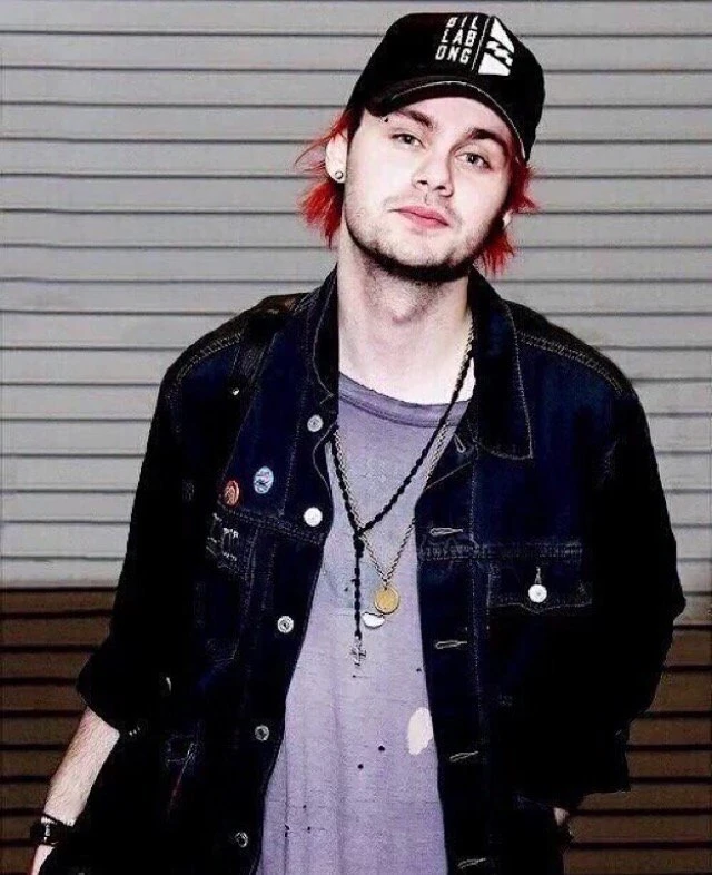 Michael Clifford Wiki 5SOS FANDOM powered by Wikia