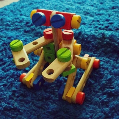 A wheeled robot built from Discoveroo blocks