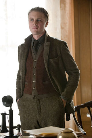 File:Jimmy-Darmody-S1-Portrait.jpg