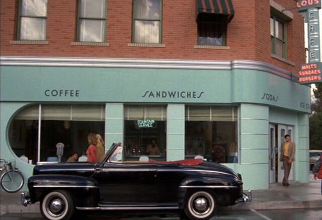 File:Lou's cafe.jpg