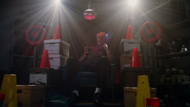 File:2x14-Pierce throne.jpg