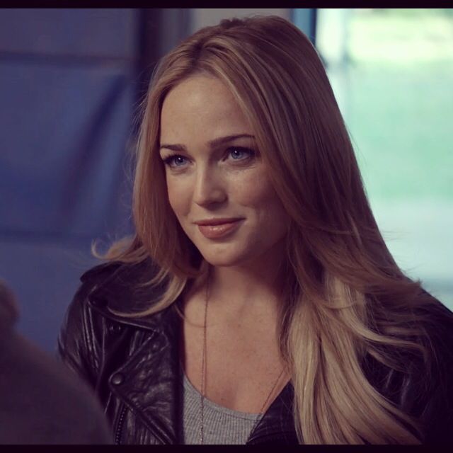arrow lian yu sara lance arrow lian yu sara lance