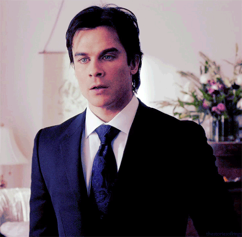 Datei:Damon suit standing gif.gif