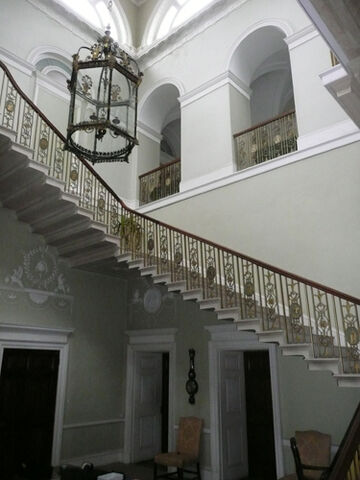 File:Basildon-Staircase.jpg
