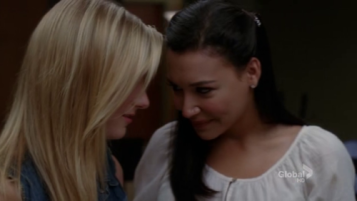 What glee episode does Santana and Brittany start dating