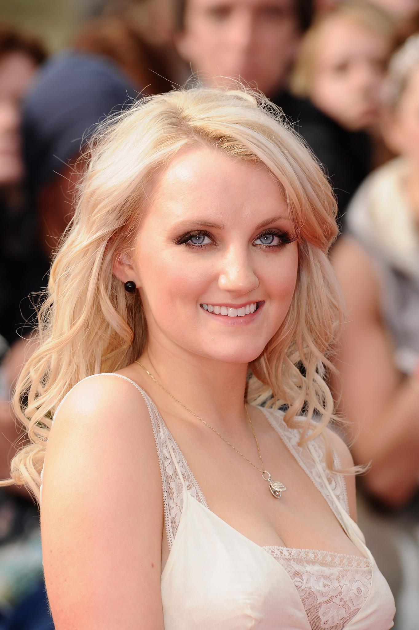 Female Harry Potter Characters With Blonde Hair Evanna Lynch Harry Potter Wiki Fandom Powered By Wikia