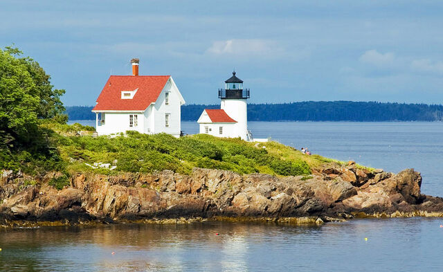 File:Curtis-Island-Light.jpg