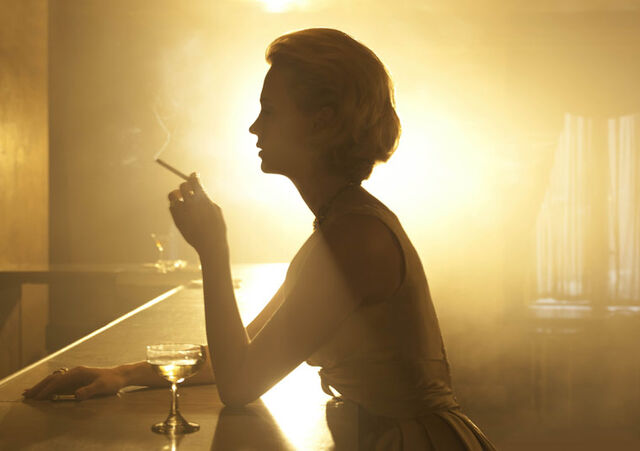 File:Season4-betty-bar.jpg