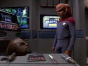 Worf und Nog arbeiten zusammen.jpg