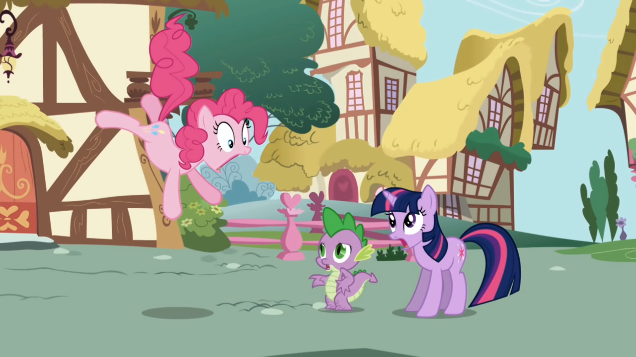 Pinkie_Pie_astonished_to_see_new_pony_(Twilight)_in_town_S1E01.png