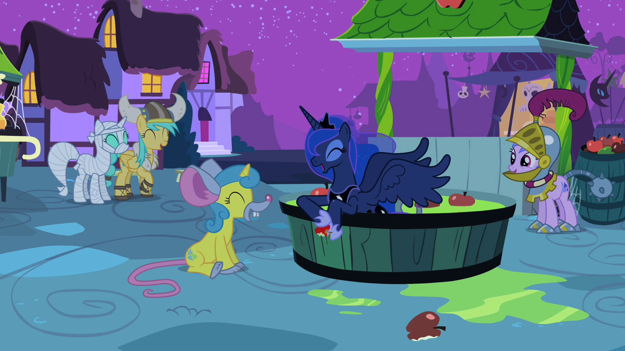 Luna_and_ponies_laughing_S2E04.png