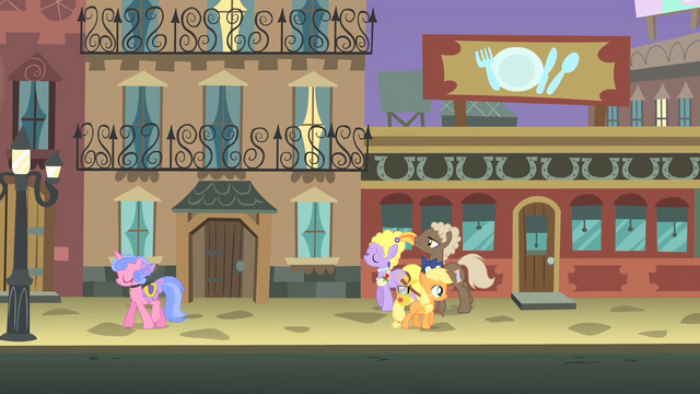 File:Filly Applejack Manehattan streets S1E23.png