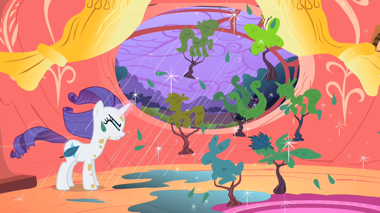 Rarity_turns_tree_into_topiary_S1E08.png