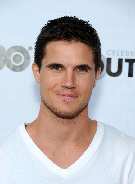 Robbie Amell | Modern Family Wiki | FANDOM powered by Wikia