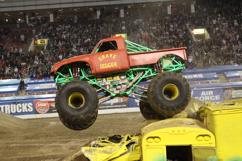 Retro Grave Digger (Red) Monster Trucks Wiki FANDOM powered by Wikia