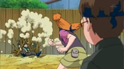 Moegi derruba Konohamaru.PNG