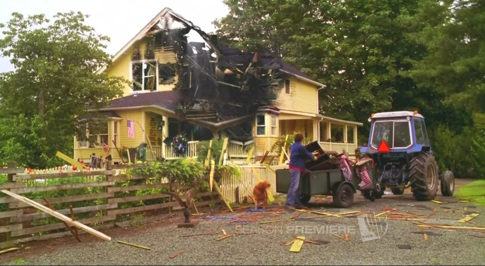Image Wrecked house.jpg Smallville Wiki Fandom powered by Wikia