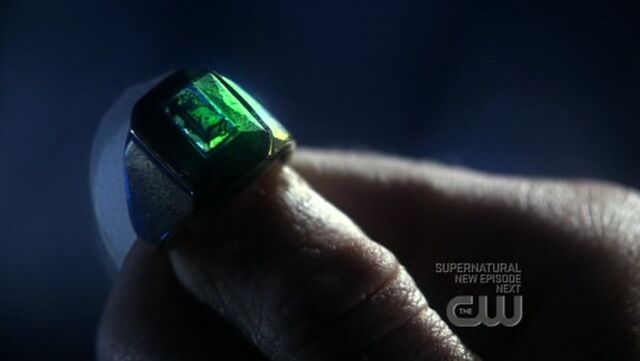 File:Lex's Kryptonite Ring.jpg