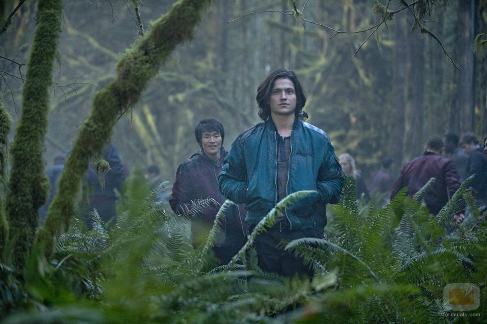 Image 41079 thomasmcdonellesfinncollinsenlos100.jpg The 100 Wiki Fandom powered by