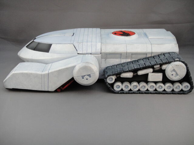 File:Thundertank Statue.jpg