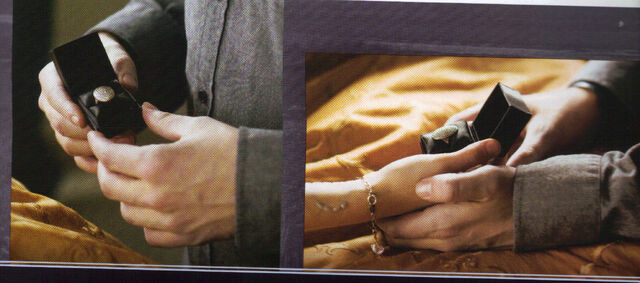 File:Bella's ring.jpg