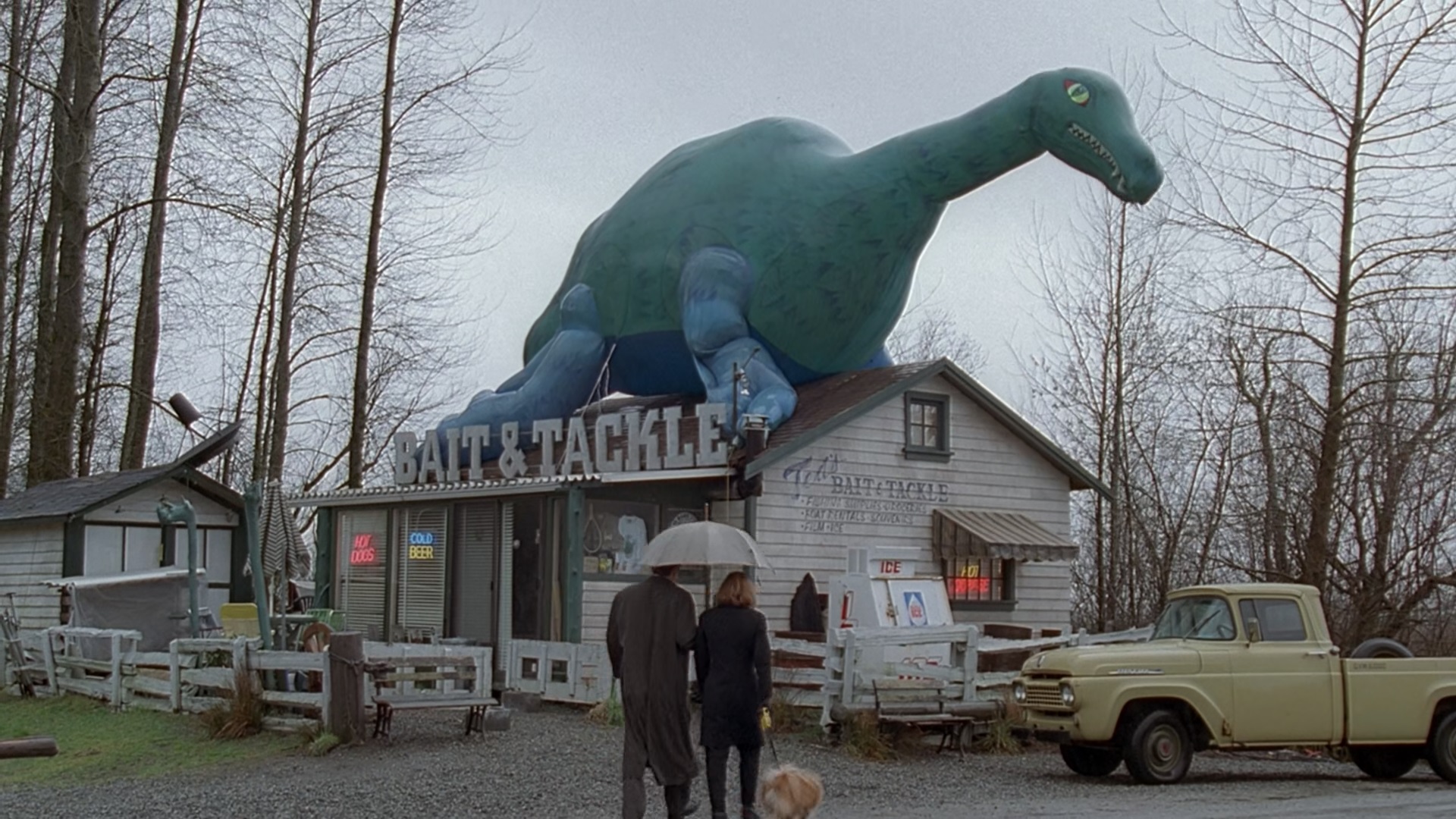The X Files Aldy S Nerd Blog People Are Dying Mysteriously Near A Big Lake And Mulder Suspects An Invisible Sea Monster Is The Culprit While He Scully Chasing What She Firmly