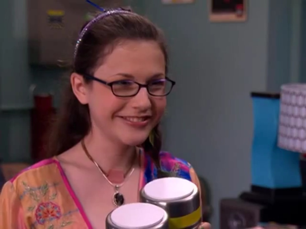 in zoey 101 when did logan and quinn start dating Rumor of love is the fourth episode of the fourth season of zoey 101 it aired on february 10, 2008 zoey, lola, [[michael barret|michael, quinn, and mark are sitting at. in zoey 101 when did logan and quinn start dating Rumor of love is the fourth episode of the fourth season of zoey 101 it aired on february 10, 2008 zoey, lola, [[michael barret|michael, quinn, and mark are sitting at.