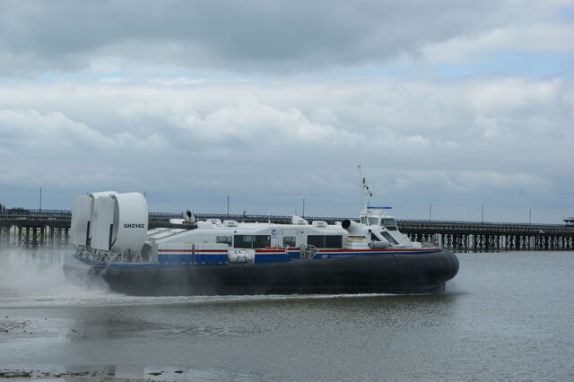 File:Hovercraft leaving Ryde.jpg