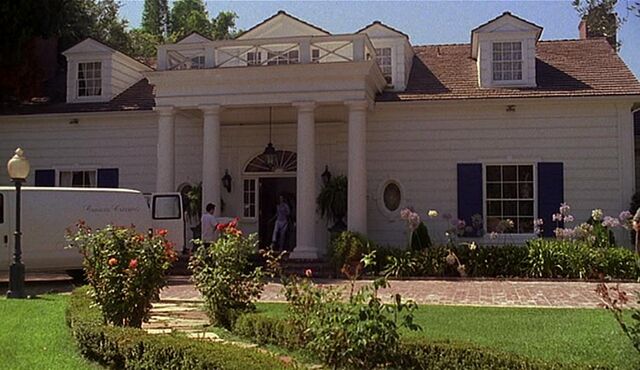File:2x02 Warner house.jpg