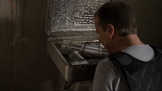 File:SuitcaseNukeDisarm.jpg