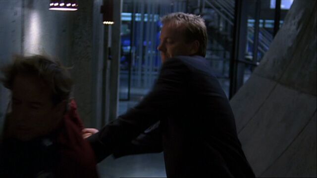 File:4x01 guard KO.jpg