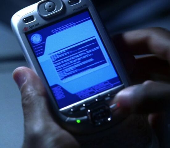 File:4x21 Curtis smartphone.jpg