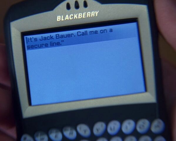 File:5x06 Mike phone.jpg