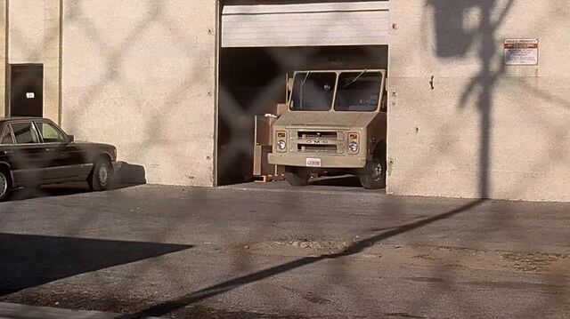File:2x02 warehouse.jpg