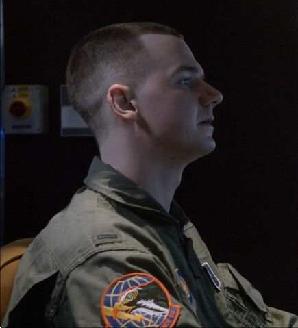 File:9x01 Lt Dennon.jpg