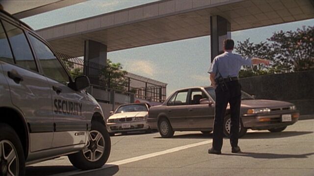 File:3x04 mall ext.jpg