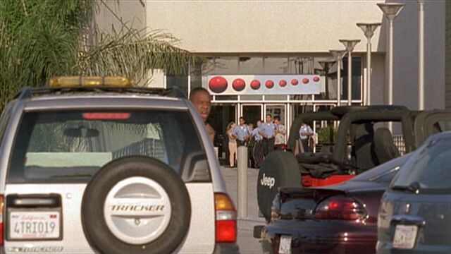 File:3x03 Los Feliz Mall.jpg