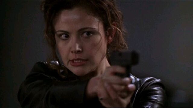 File:MichelleShoots.jpg