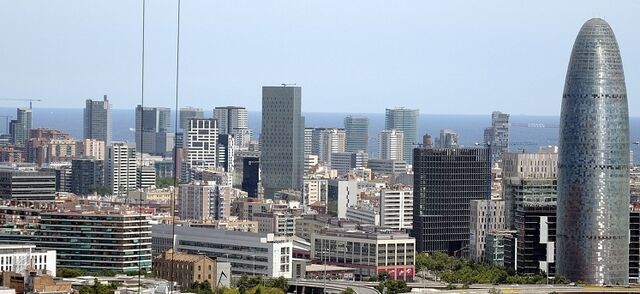 File:Barcelona Finanse Center (skyline).jpg