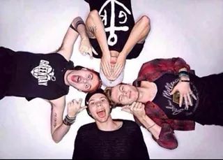 File:5SOS10.jpeg