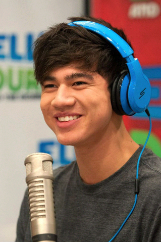Archivo:5sos (9).png
