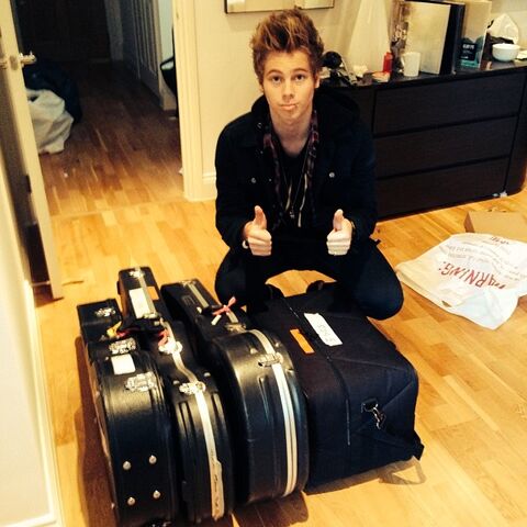 File:Luke hemmings suitcase.jpg