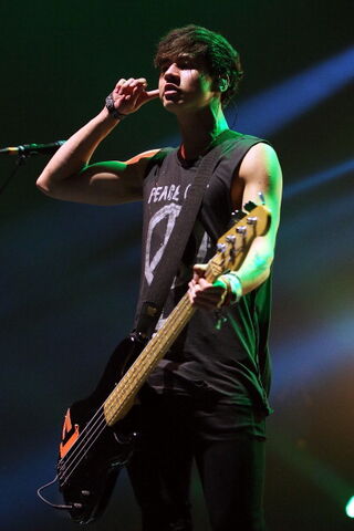 File:5sos-melbourne 030514 19.jpg