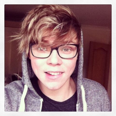 File:5sos ashton1.jpg