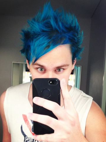 File:5sos-michael-clifford-hair-blue-1407427993-view-1.png