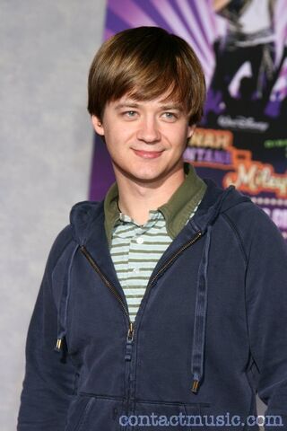 File:Jason earles .jpg
