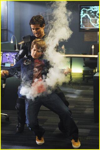File:Jason-earles-aaron-stone-11.jpg