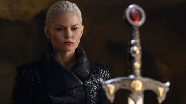 File:Gallery-1501775027-1280-ouat-emma-swan-fashion-dark.jpg