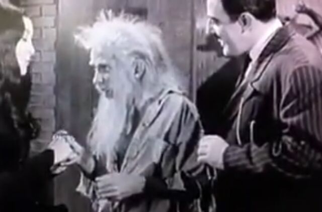 File:Cousin Cackle.jpg