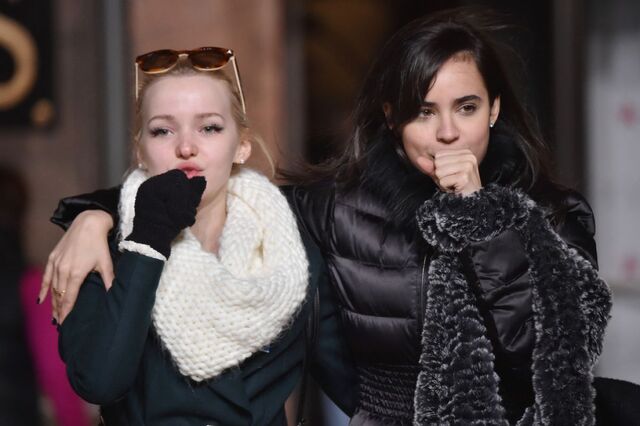 File:Dove-cameron-and-sofia-carson-attends-the-89th-annual-macy-s-thanksgiving-day-parade-rehearsals-day-2-in-new-york-city 1.jpg